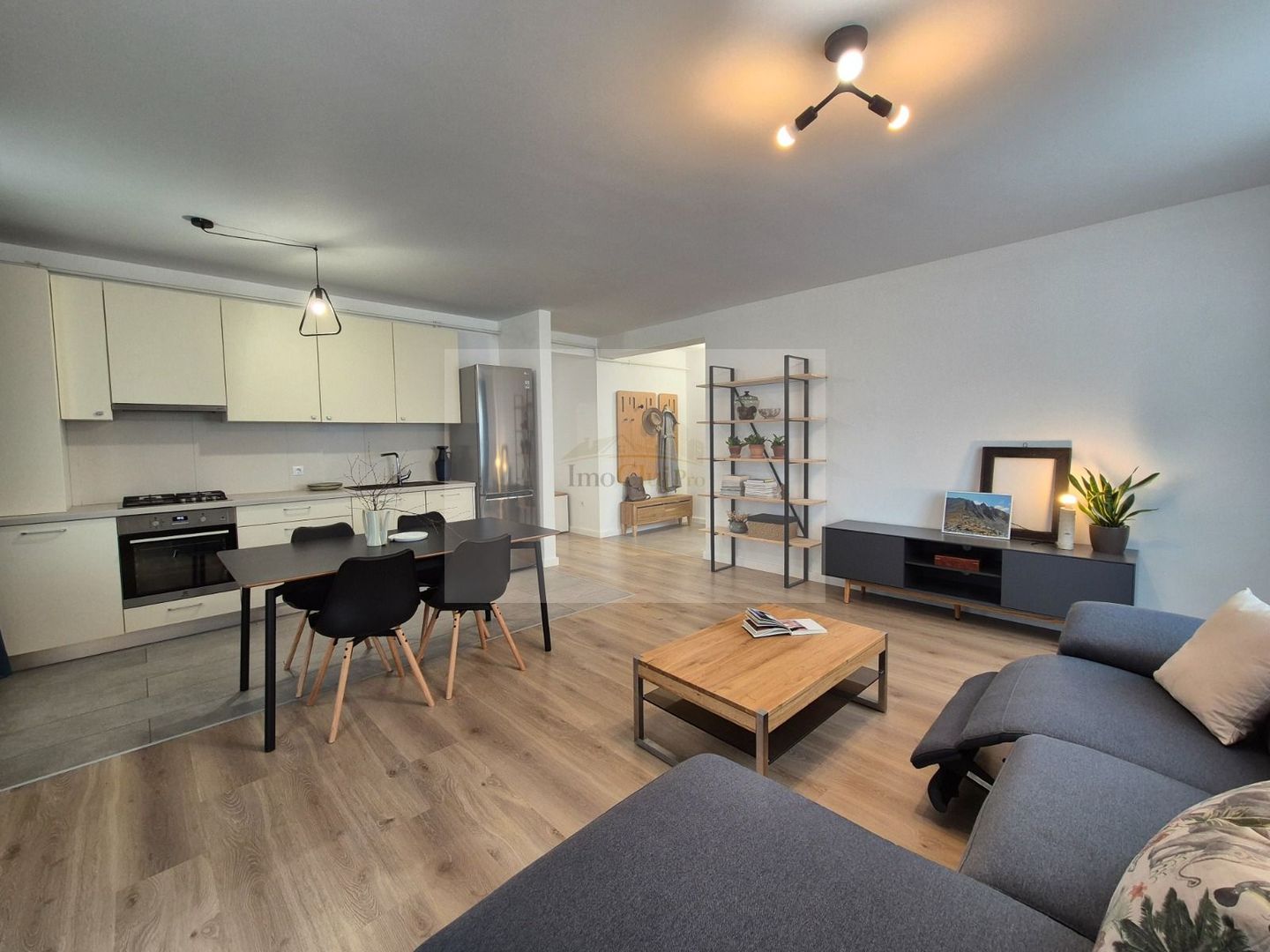 Inchiriere  3 camere| 2 bai cu geam | Parcare inclusă | Zona Europa - Poză 3