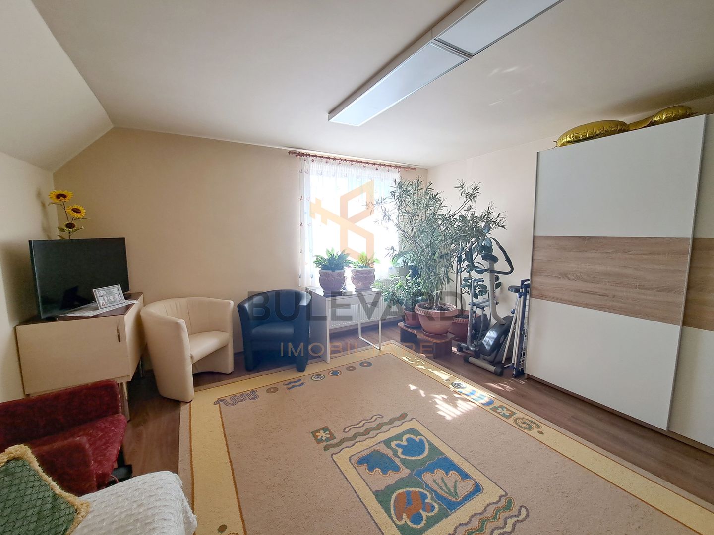 Comision 0! Casa 206 mp utili + pod 60 mp, 4 parcari, 304 mp teren - Poză 15