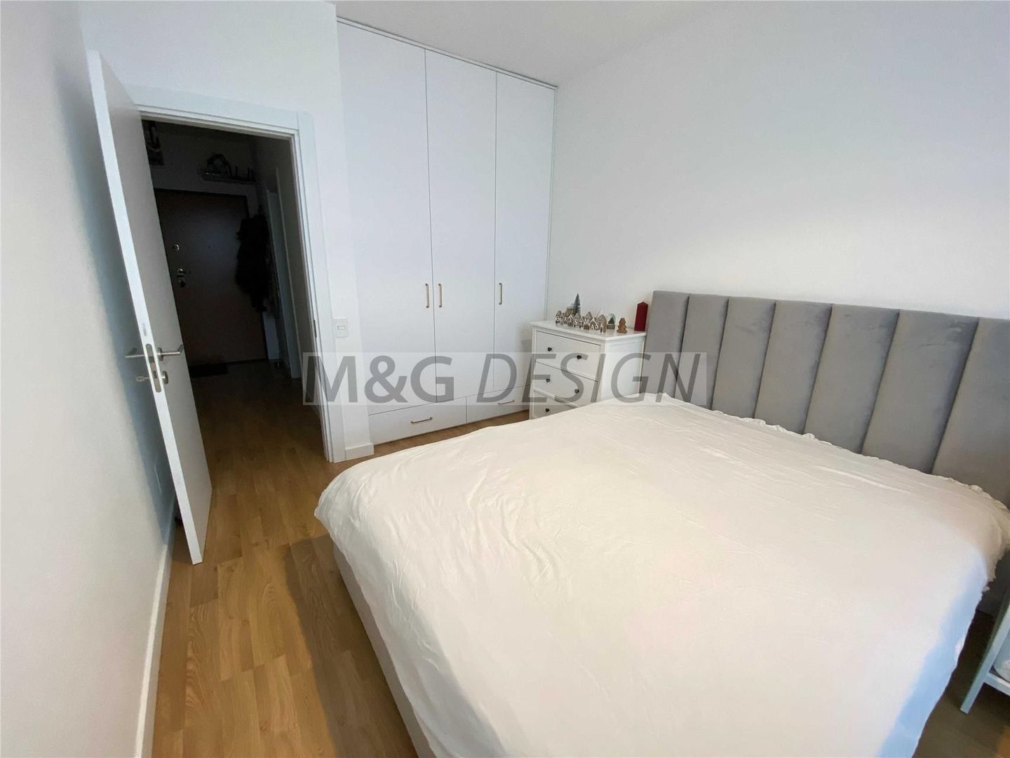 2 camere bloc nou zona Torontalului loc de parcare mobilat - Poză 6