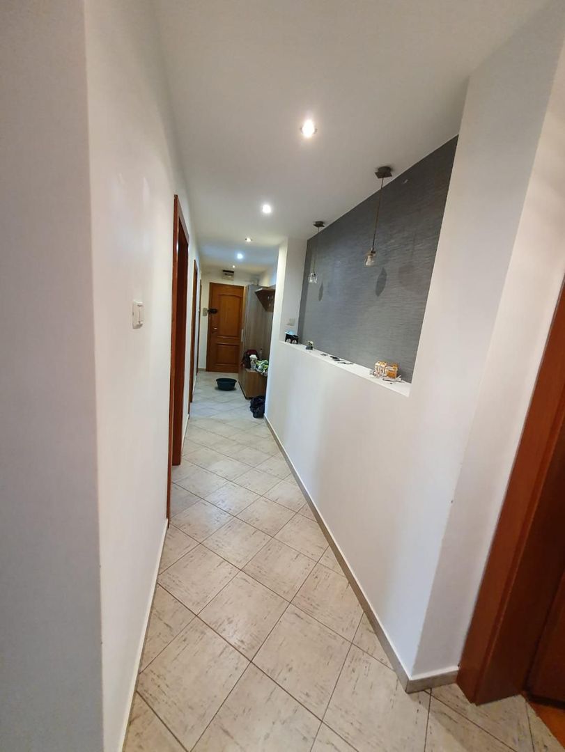 Aparament 5 camere etaj 1 zona Dambovita - Poză 5