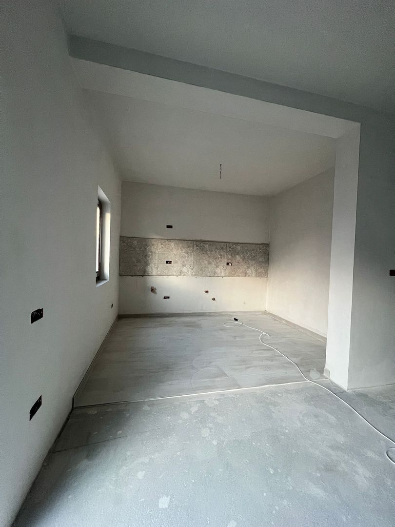 Duplex despartit prin camera tehnica - Poză 2