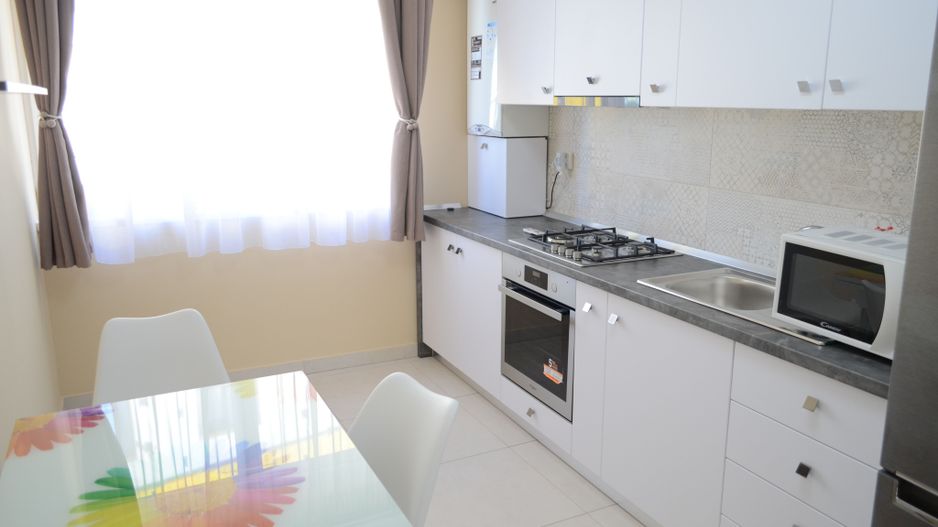 apartament zona Vivo cu 2 camere si parcare exterioara - Poză 3