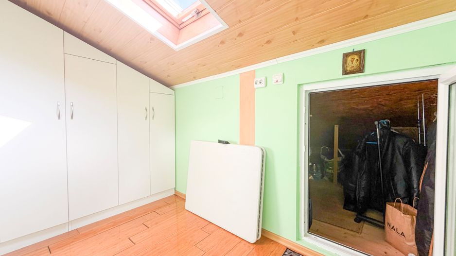 Casă de vânzare 2 camere  Mansarda + Pivnița - Belvedere - Poză 8