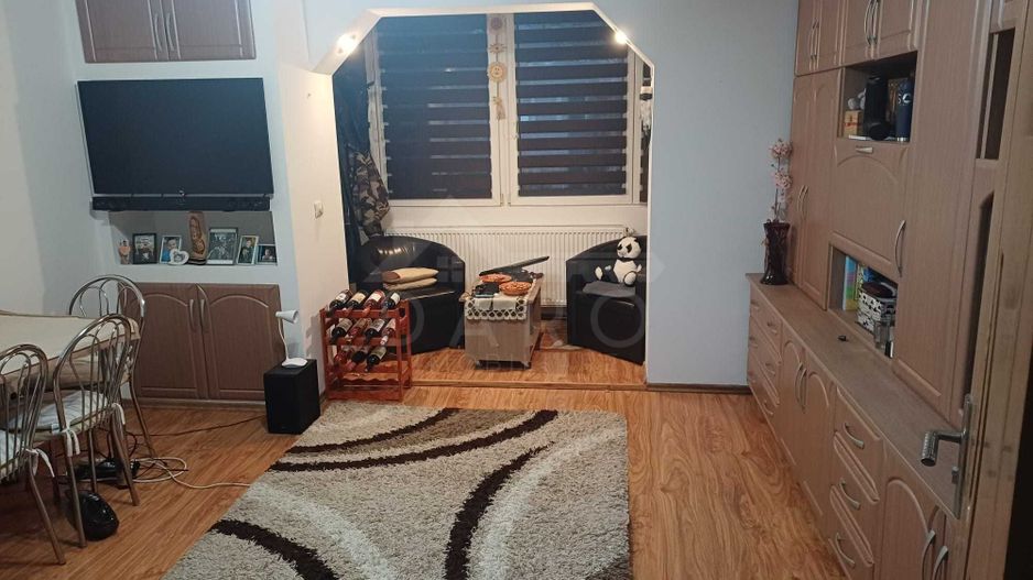 Oferim spre vânzare apartament cu 3 camere Dambu Pietros - Poză 3
