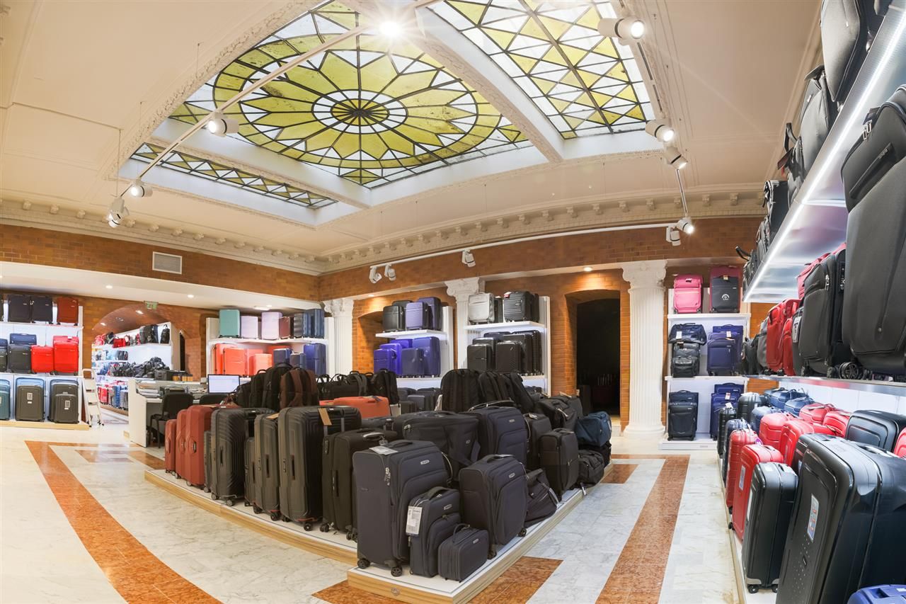 Sub mantia arhitecturala istorica a Cetatii Timisoarei, Spatiu comercial - Poză 16