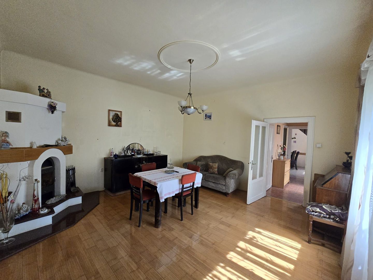 Casă cu grădină in zonă centrală - Poză 11