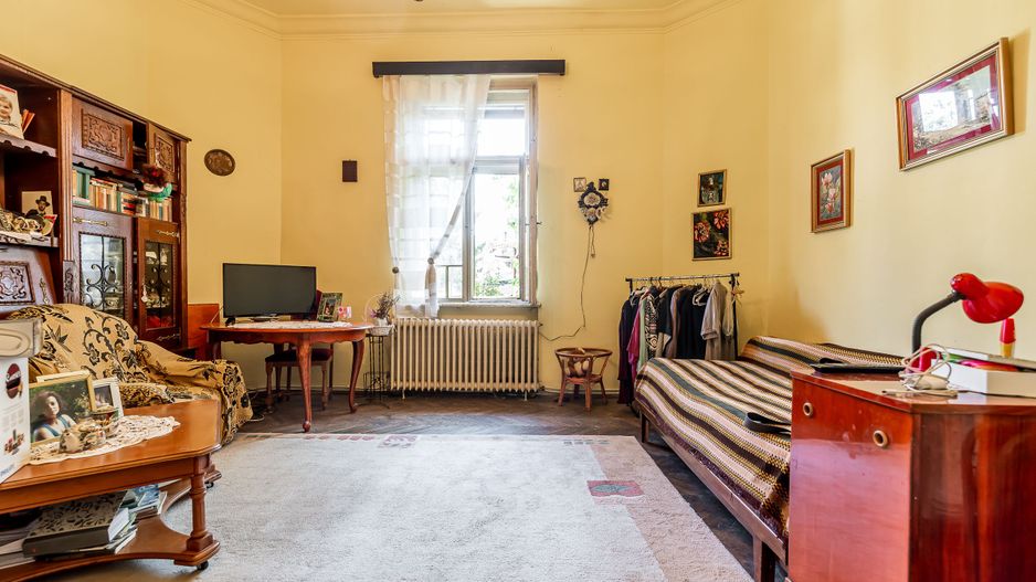 Apartament cu 4 camere si terasa si curte proprie, langa primarie - Poză 9