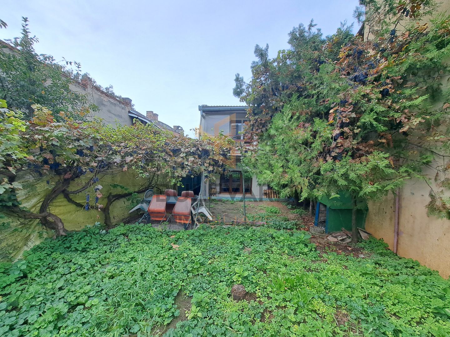 Casa 3 dormitoare, curte 60mp, parcare, langa UMF! - Poză 1