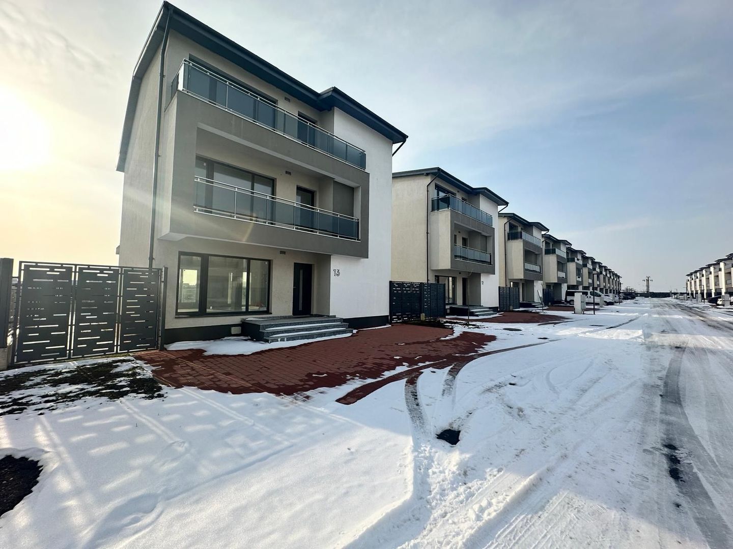 CASA INDIVIDUALA MAGURELE, TOATE UTILITATIE, CURTE 400 MP, COMISION 0% - Poză 1