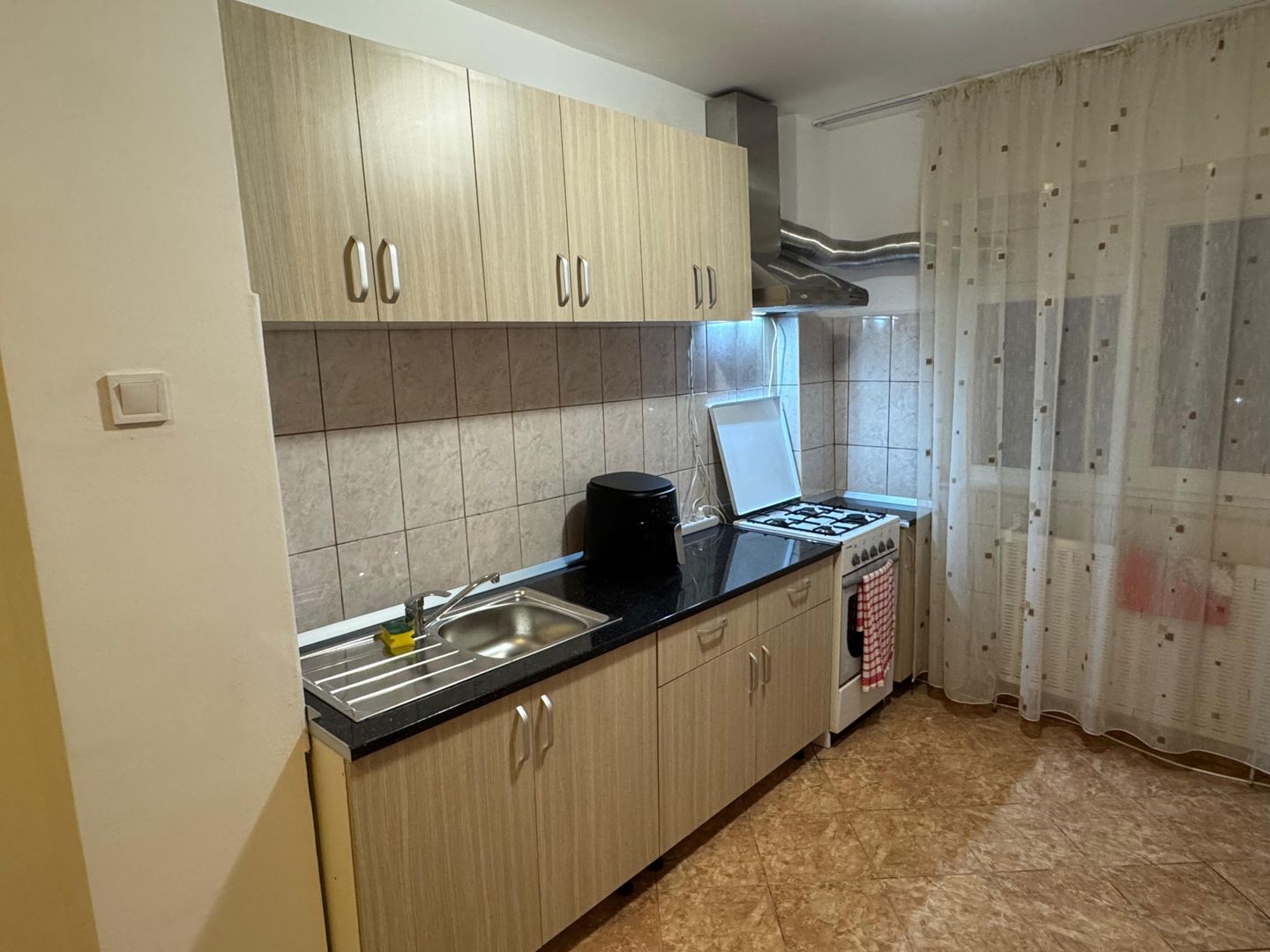 Apartament 2 camere renovat, lângă metrou Titan, mobilat și utilat - Poză 3