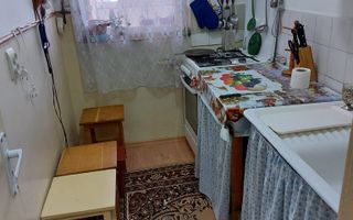 Garsonieră 27 mp cu balcon -bloc 3 etaje-mobilată utilată-bloc an 1980 - Poză 4