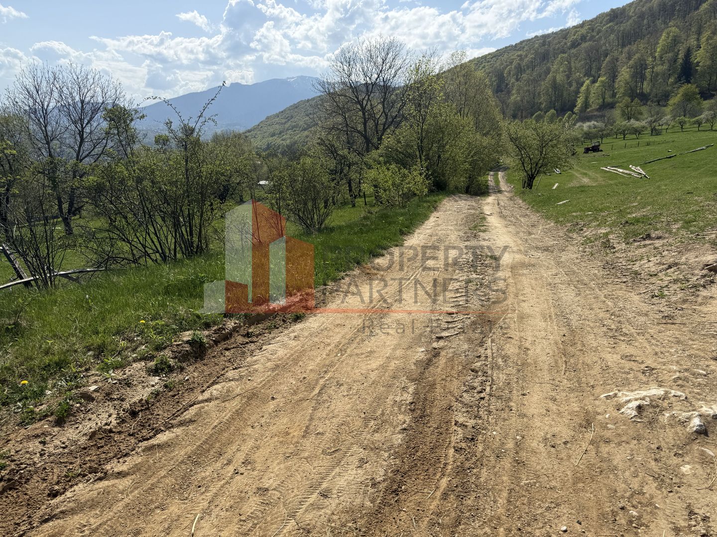 Terenuri Bran - Predelut  Priveliște către Bucegi și Postăvaru - Poză 8
