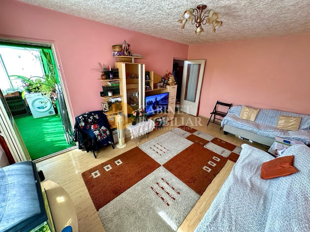 3 Camere Decomandat - Etaj 3 - Zona Nicolina 2- Bloc 1982 - Poză 1