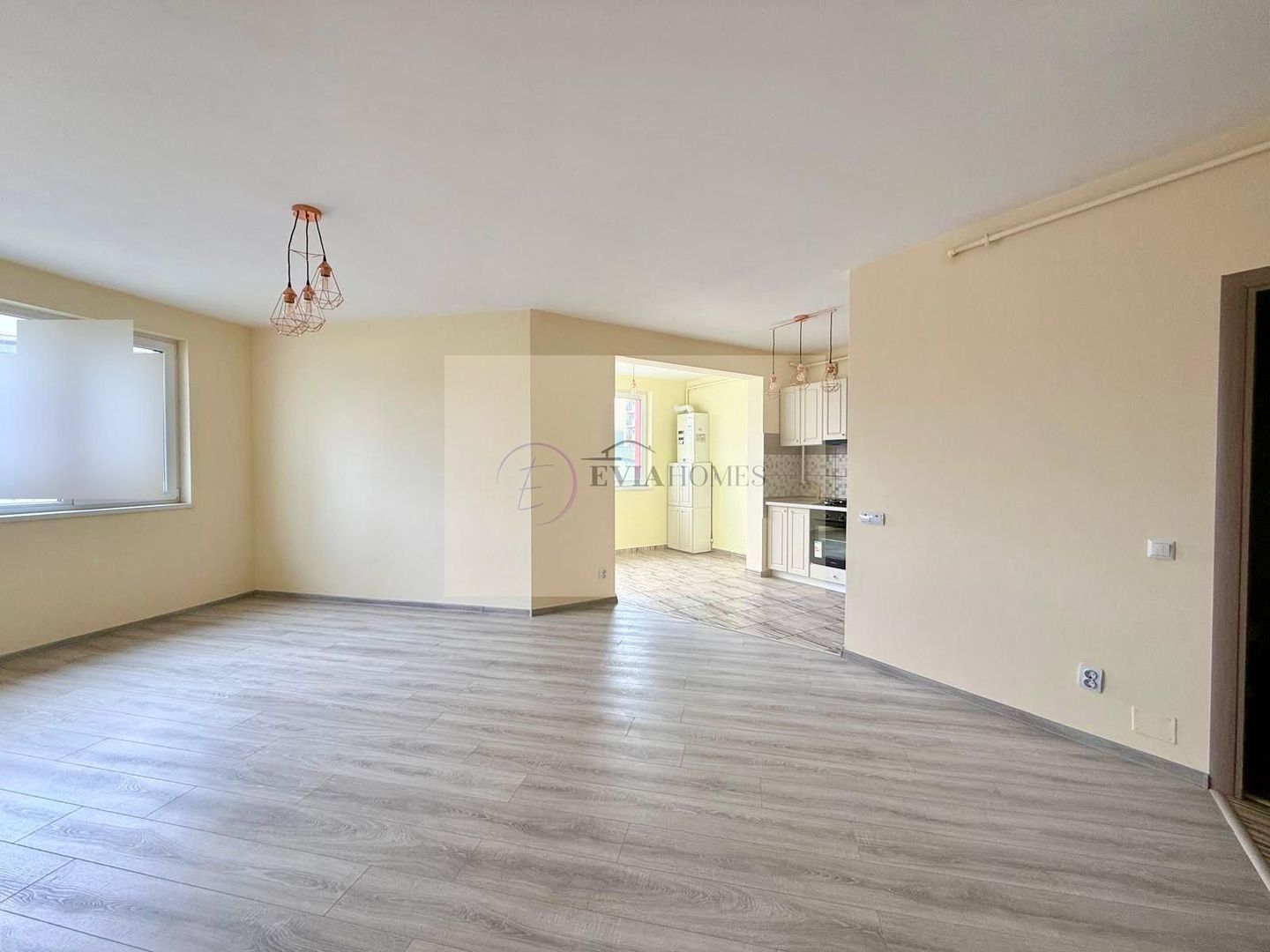 3 camere/2 băi/Zona BMW - Poză 1