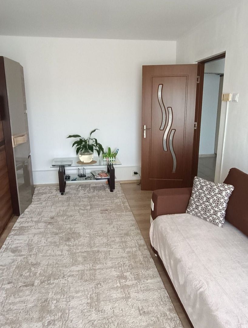 Vând apartament 3 camere MICRO 17 - Poză 1