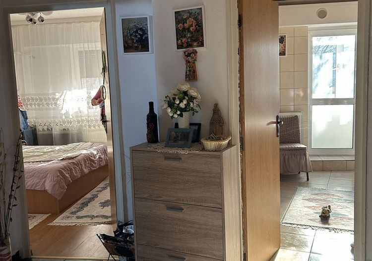 Vanzare Ap. 2 camere decomandat (zona Bd. Uverturii sector 6) - Poză 3