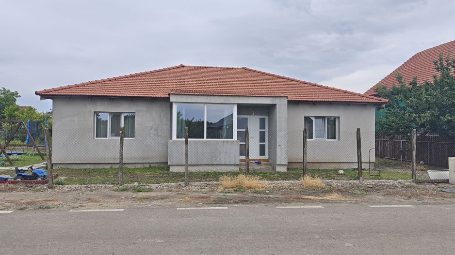 Individuala Parter Becicherecu Mic,4 Camere,2Bai,Panouri Fotovoltaice - Poză 1