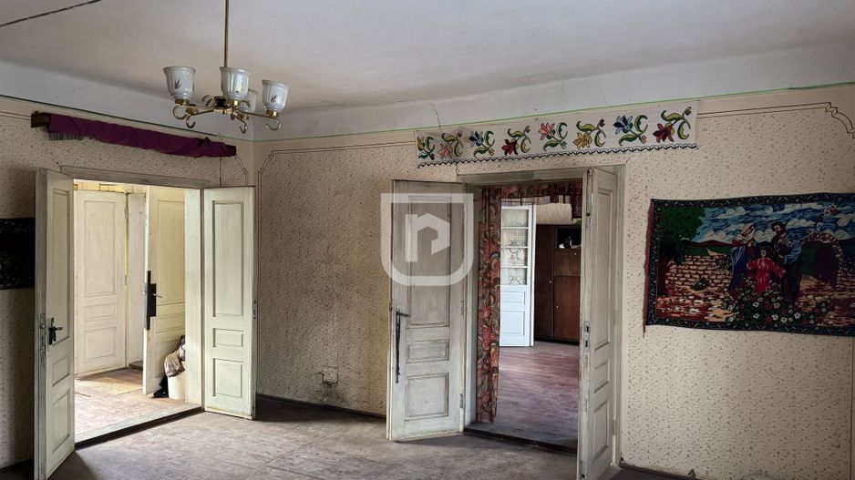 De vanzare casa, atelier fierarie, 4 anexe - 2507 mp in Manastirea Humorului - Poză 4