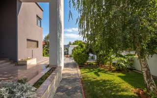 Vilă 342 mp cu piscină și 800 mp teren / 4 dormitoare / Pleașa - Poză 62