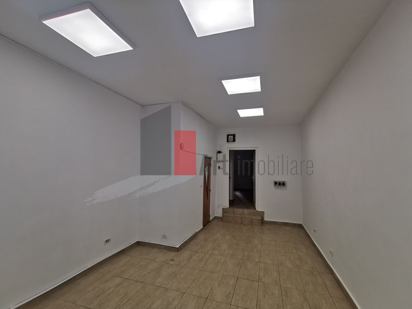 %0 Comision Spatiu comercial de inchiriat in zona Kogalniceanu/Cismigiu - Poză 1