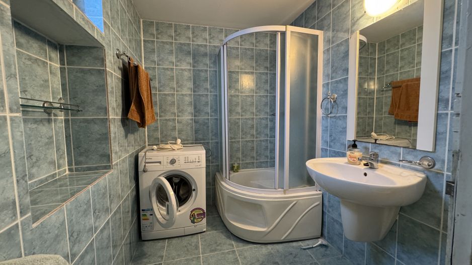 Casa S+P+2E - (posibilitate apartamentare) zona central - Poză 13