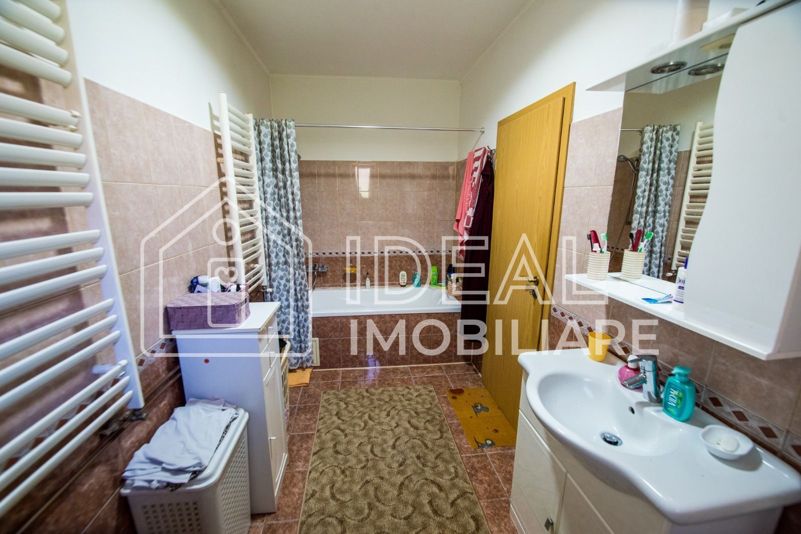 Casa Individuala cu 8 camere si 430 mp de curte, zona Calea Poplacii - Poză 19