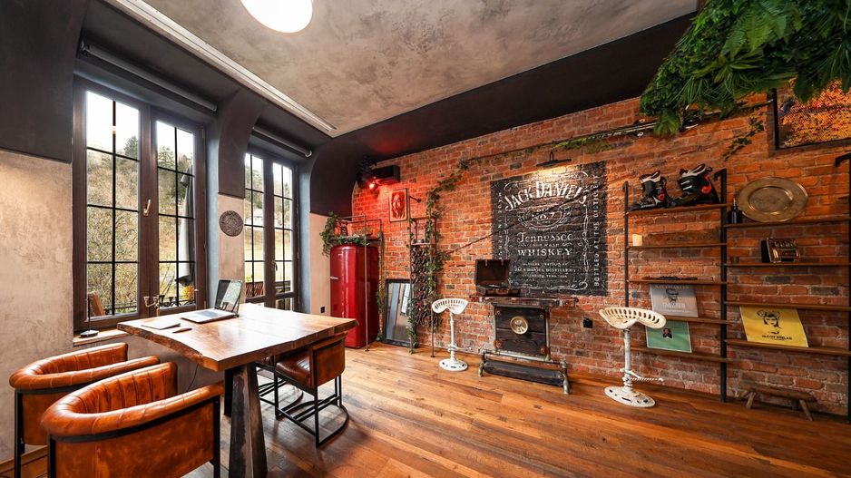 Bijuterie arhitecturală cu dotări smart in centrul Brasovului - Poză 4