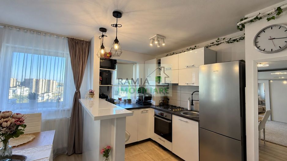 Studio 39 mp, Top City – Coresi, etaj 9/11, parcare, boxă, mobilat - Poză 2