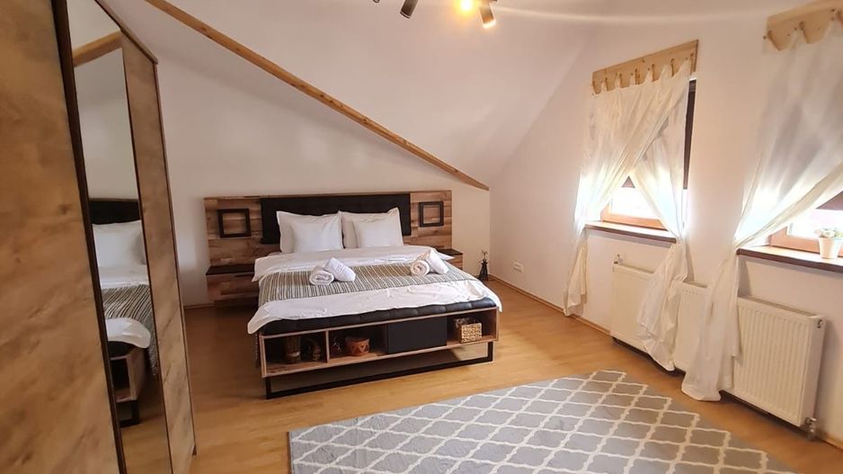 Vila spațioasă și recent renovată în Ghiroda! - Poză 49