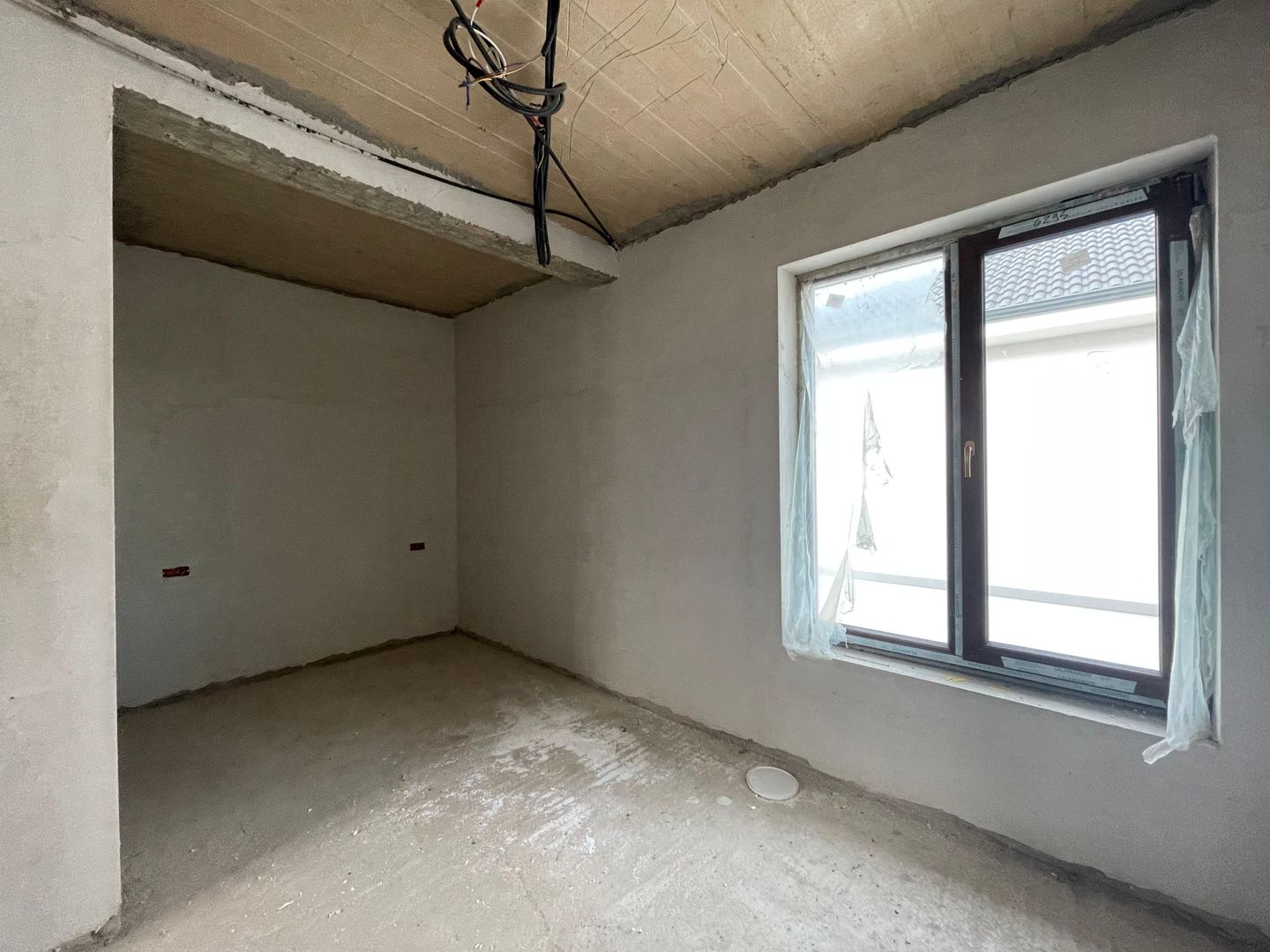 Duplex separat prin garaj si superpozitie - Poză 9