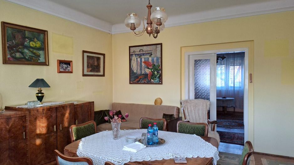 Apartament cu 3 camere si garaj in zona centrală - Poză 2