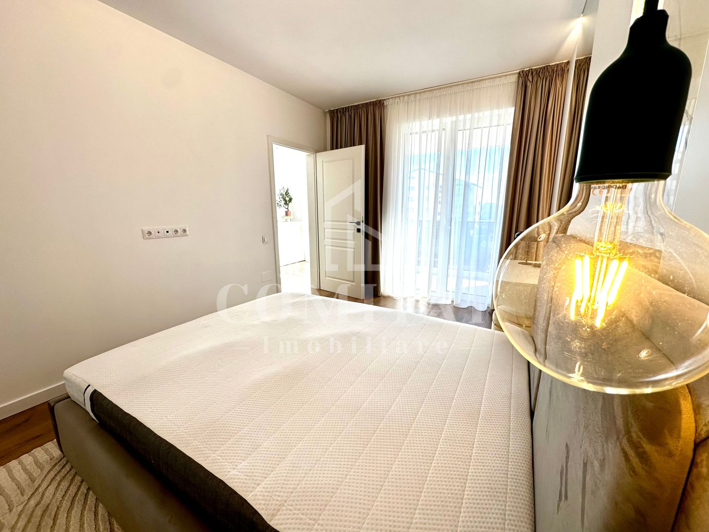 Apartament ultrafinisat | Etaj intermediar | Zona str Tineretului - Poză 9