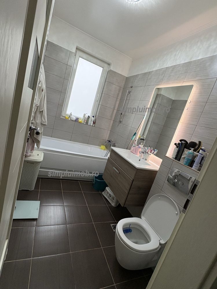 Decomandat Modern Apartament cu Balcon Spatios - Poză 5