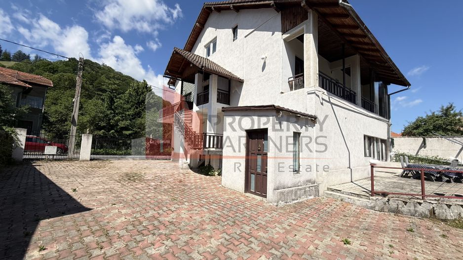 Pensiune lângă Castelul Bran | 9 camere | Pregătită pentru activitate - Poză 18