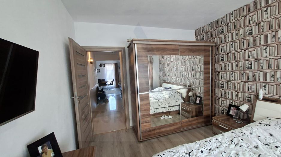 Apartament modern 3 camere 2 bai si 2 locuri de parcare in Selimbar - Poză 3