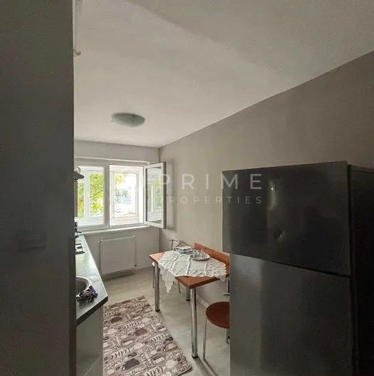Chirie 2 camere, mobilat și utilat, decomandat, etaj 2, Aleea Carpați - Poză 3