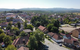 Casa vacanta,investitie  in Gurahont cu teren generos - Poză 19