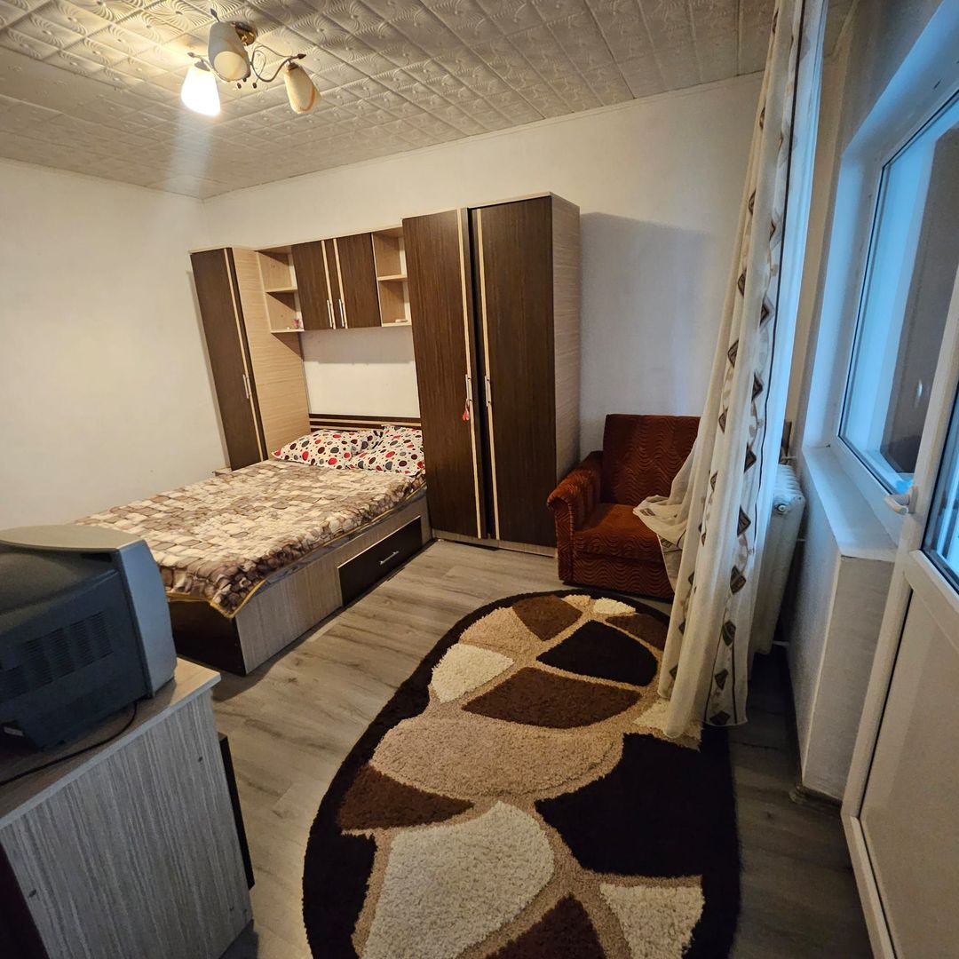 vand garsoniera zona Crihala, etaj 1 - Poză 6