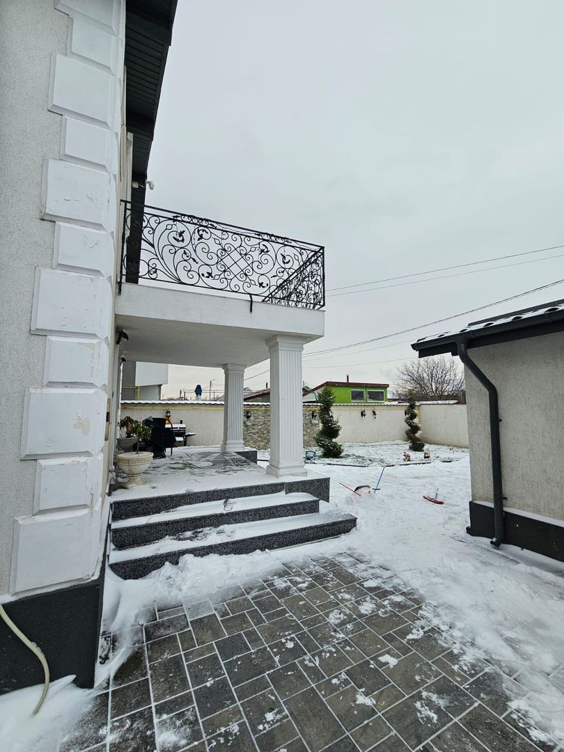 Casă / Vilă cu 5 camere de vânzare în Craiova - Poză 4