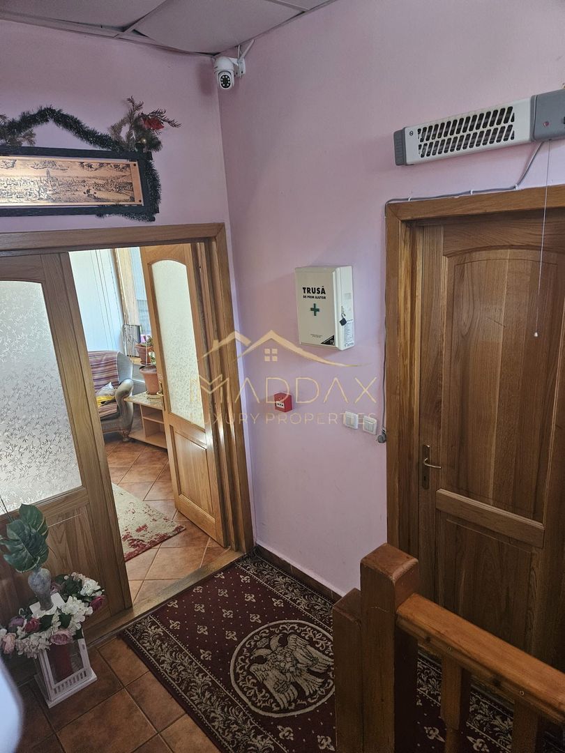 Pensiune 10 camere cu restaurant // teren 900 mp // Moieciu de Jos - Poză 18