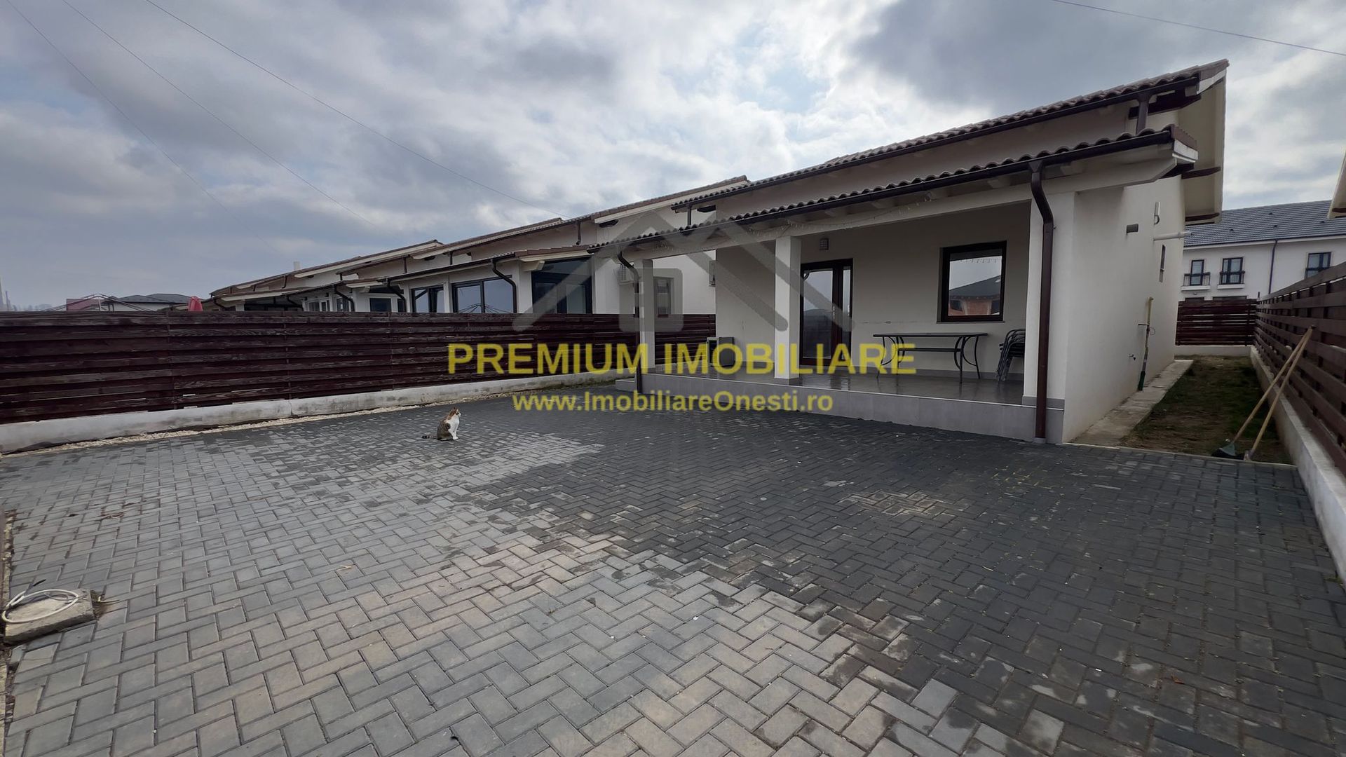 Închiriere Casă Premium - Poză 1