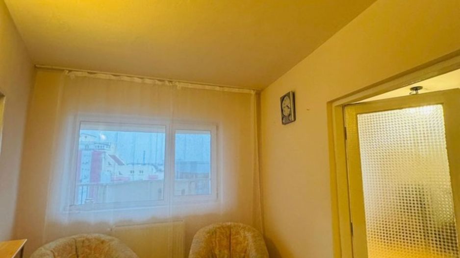 Apartament spațios de Închiriat 2 Camere, Et 6/8,  Intim Spitalul Arad - Poză 2