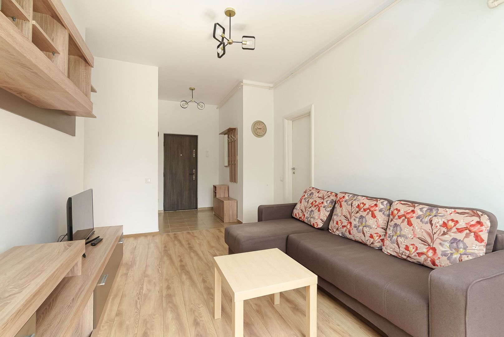 Garsoniera de inchiriat, zona Piata Alba Iulia - Arogant - planul doi - Poză 1