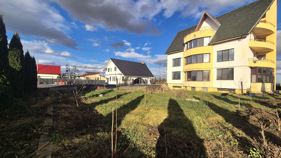 Apartament la casă cu grădină - Poză 1