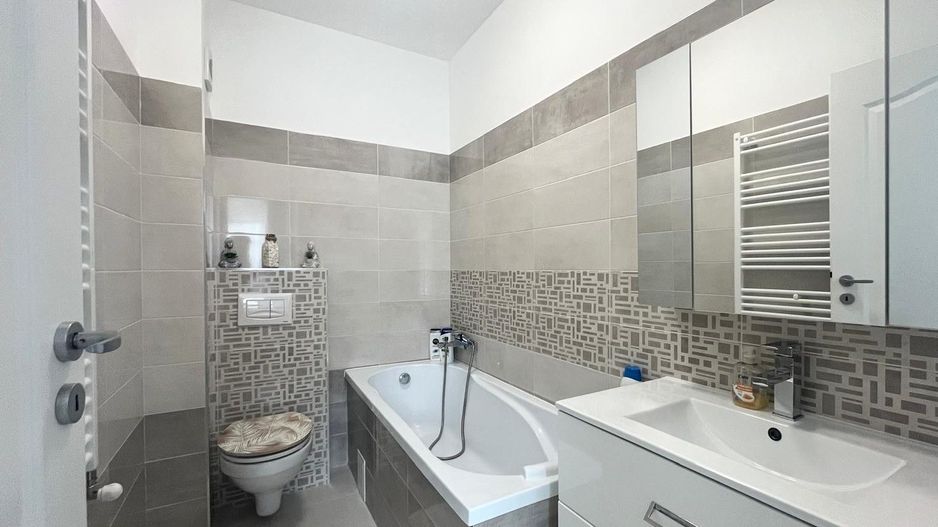 Vindem apartament  complet mobilat modern cu 2 bai zona Ghimbav - Poză 10