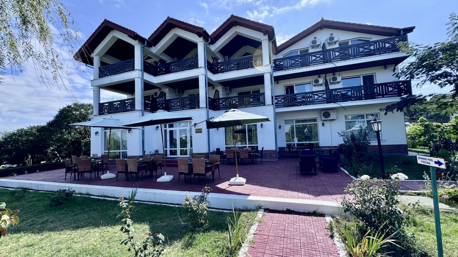 Hotel 20 camere Delta Dunarii 50 m deschidere teren 6000 mp acces auto - Poză 45