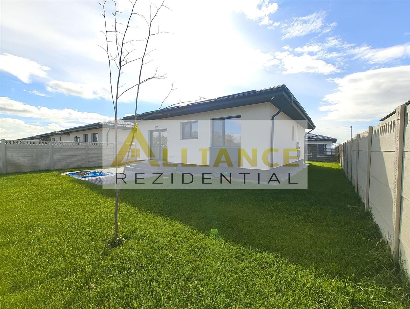 Casa moderna parter - 3 camere 2 bai 370 mp teren - Poză 4