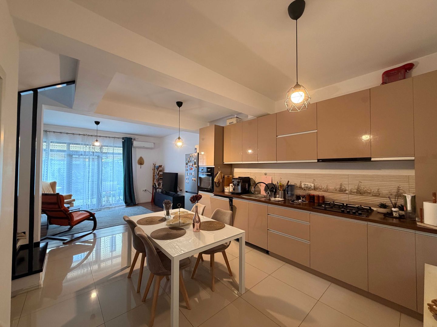 Giroc-Penny | 3 camere | 87 mp utili | Mobilata si utilata - Poză 1