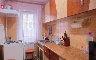 Apartament cu 3 camere, etaj 4, NEMOBILAT, zona CENTRU; - Poză 4