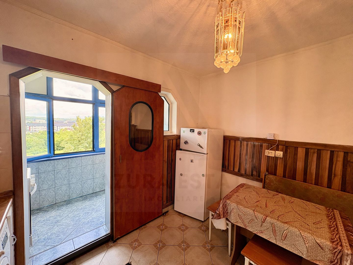 Apartament 2 camere decomandat cu balcon și pivniță în Vasile Aaron - Poză 6